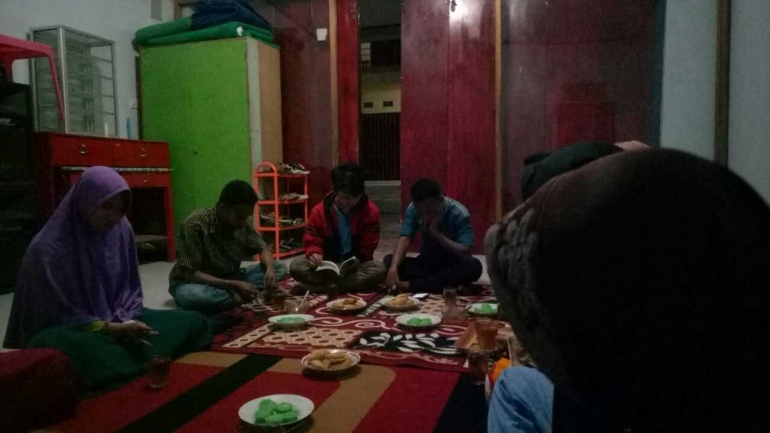 Antusias warga pesisir yang menyambut baik kedatangan para Volunter. Dok Pribadi