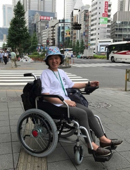 Dokumen pribadi.     Aku dengan kursi roda ajaibku, di Shinjuku, Jepang