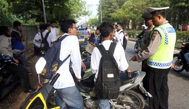 Pelajar Naik Sepeda Motor/Doc otomotif.news.viva.co.id