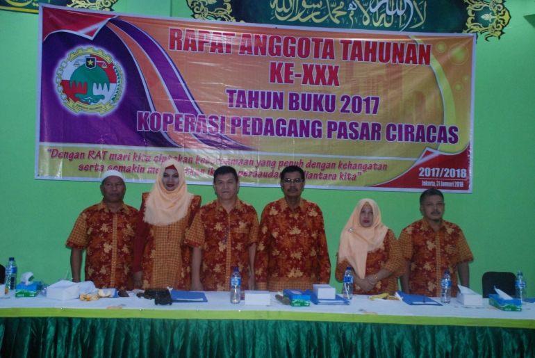 Pengurus Koperasi Pedagang Pasar (Koppas) Ciracas saat RAT ke-XXX Tahun Buku 2017 di Cijantung Jakarta Timur, Rabu (31/1/2018). /Foto: Ist
