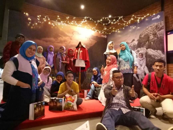 Deskripsi : Nobar bareng BCC I Sumber Foto : Wawa