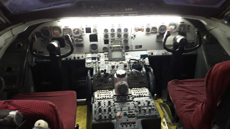 Cockpit pesawat Fokker 28 yang telah dialihfungsikan menjadi Theater Alam(dokpri)