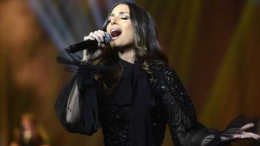 Untuk pertama kalinya konser musik dengan penyanyi wanita di perbolehkan di Arab Saudi. Penyanyi Lebanon Hiba Tawaji ketika tampil di Riyadh. Photo: Getty Image