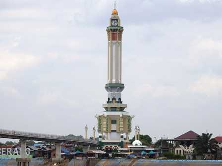 Menara Gentala Arasy di Seberang Sungai (Dokpri)