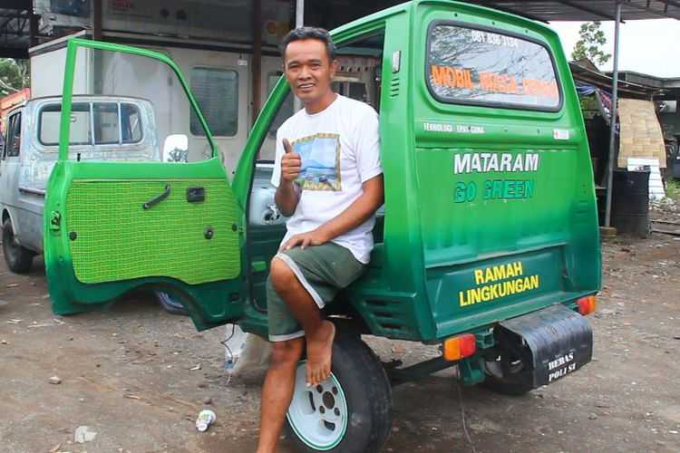 Ilustasi: Latief Putra Angga, warga Dasan Tereng, Narmada, Lombok Barat, bersama mobil ramah lingkungan ciptaannya. (Kompas.com/Fitri Rachmawati)
