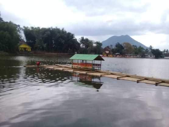 Pemandangan saat menyeberangi danau. Dok :pribadi