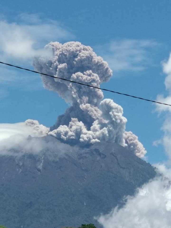 Saat erupsi GA Selasa, 13 Feb 2018