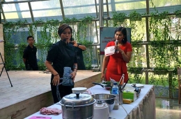 Demo masak Pasta Daun Kelor oleh Chef Rissa. Doc: Riana Dewie.