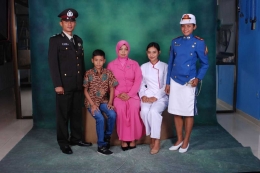 Seorang Taruni Akademi TNI dan Ayahnya adalah yang seorang anggota kepolisian