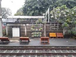 vertical garden di stasiun bekasi (sumber: dokumentasi pribadi)