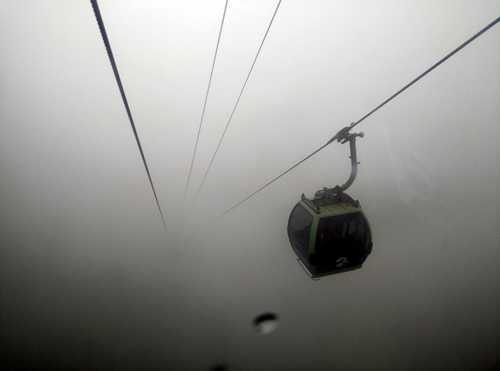 Kereta gantung menuju puncak Huangshan (foto dindin)