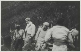 Rustpauze tijdens de beklimming van de piek van de Kerintji (3805 m.), Sumatra's Westkust Date 1933 (http://djambitempodoeloe.blogspot.co.id)