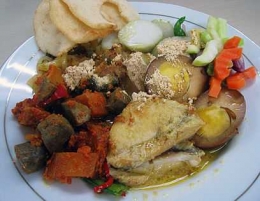 Lontong Cap Go Meh (Wikipedia)