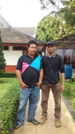 Penulis bersama pak Yosep, Koster Gereja Santa Cathrine TMII Jakarta Timur/dokumentasi pribadi
