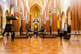  Interior gereja San Petronio