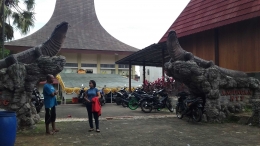 Rumah adat NTT di Taman Mini Indonesia Indah (tampak depan)/Dokumentasi pribadi