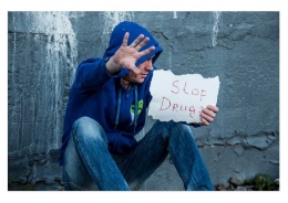 Deskripsi : Stop Gunakan Narkoba Kalau Tidak Ingin Diciduk Aparat Hukum I Sumber Foto : Pixabay