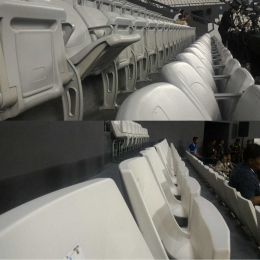 Dua jenis ingle seat yang ada di Tennis Indoor, yang satu ada penyangga tangan sedangkan yang satunya tidak ada| Dokumentasi pribadi