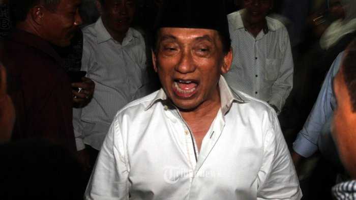 http://www.tribunnews.com/nasional/2015/10/15/majelis-hakim-tunda-pembacaan-vonis-fuad-amin