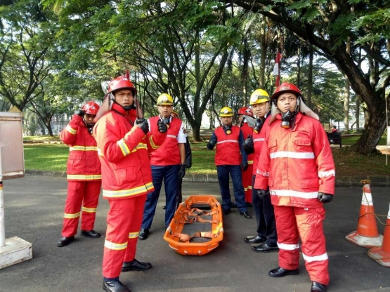 Formasi Team HS saat melakukan Atraksi Penyelamatan . Terimakasih atas kerjasamanya ya Pak!