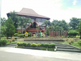 Gedung Dekan Fakultas Hukum, Universitas Sriwijaya. Sumber: Dokumentasi Pribadi