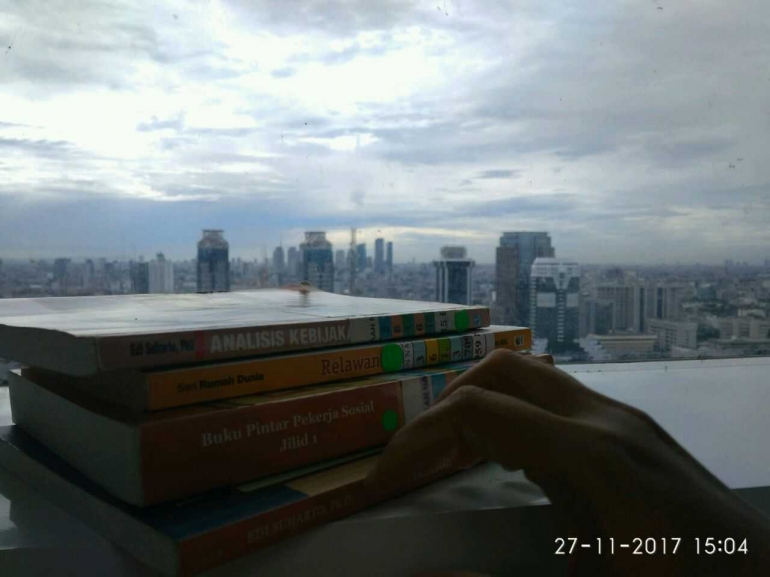 view kota Jakarta dari lantai 22 (dokpri)