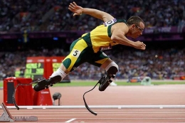 Oscar Pistorius gambar dari https://www.csmonitor.com/World/Global-News/2014/0303/How-did-Oscar-Pistorius-lose-his-legs