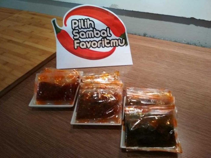 tiga jenis sambal Hokben dalam kemasan paket (dokpri)