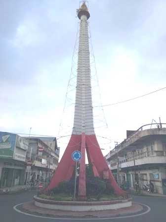 Monas Mini di Perempatan Kota Tondano (Dokpri)