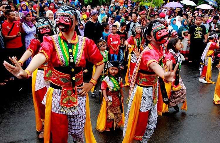 Tari Topeng Indramayu Bila Piawai seperti Mayat Menari 