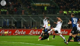 Gol sundulan Andrea Ranocchia (Foto: Twitter @Inter_id)