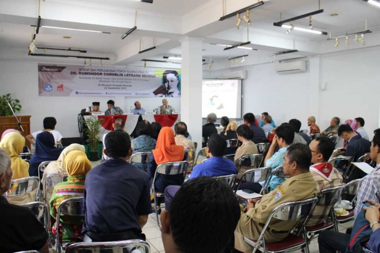 (Suasana Seminar Dr RCL Senduk)