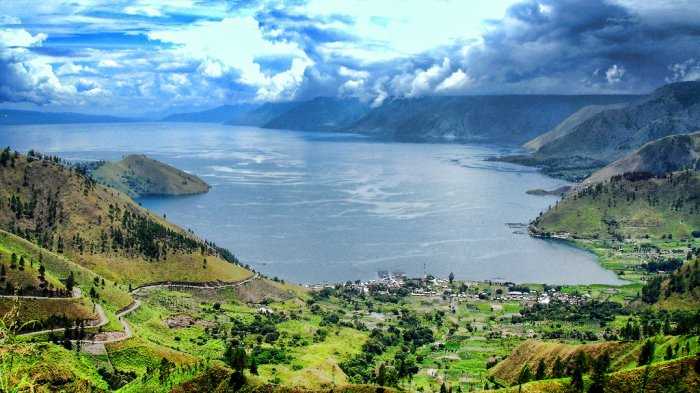 Danau Toba (Sumber: tribunnews.com)