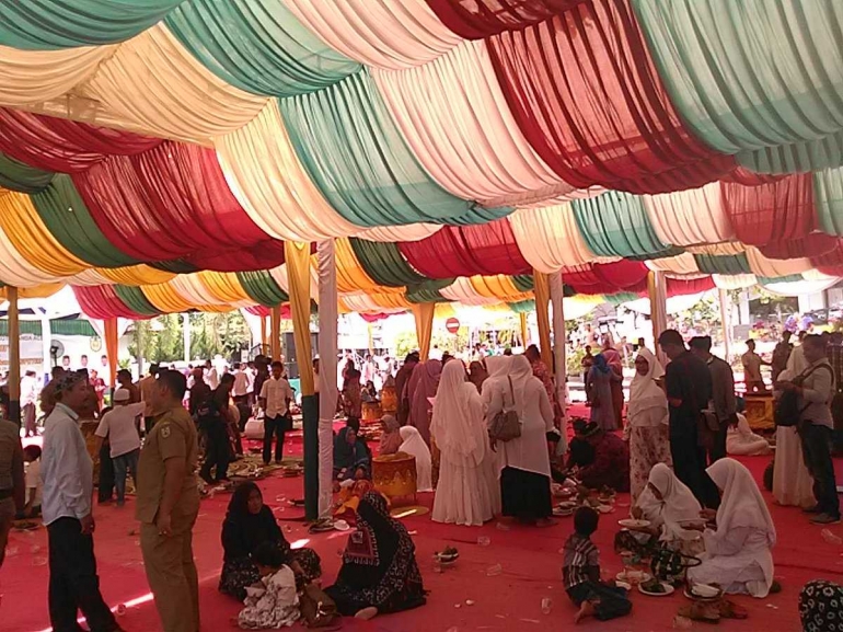 Para tamu undangan setelah makan kenduri