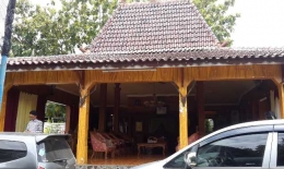 Rumah tradisional Jawa dengan model terbuka milik seorang warga Pati (dok pribadi)