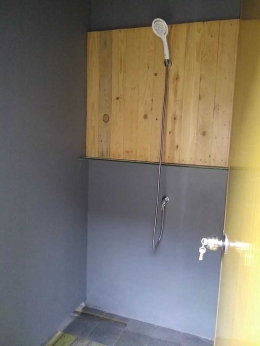dok. pri kamar mandi shower yang terpisah dengan water closet tersedia di masing masing lantai