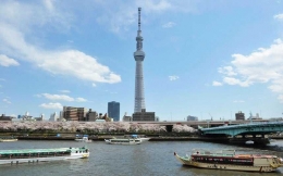 Tokyo SkyTree, menjulang di sisi Sumida River (www.telegraph.co.uk)
