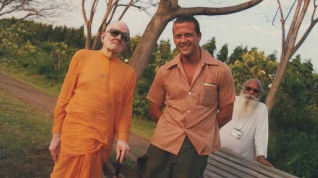 Junger & Guru Meditasi (foto: ABCNews.go.com)