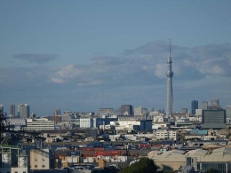 Tokyo Skytree dilihat dari jembatan (Dokumentasi Pribadi)