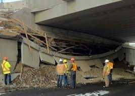 Gambar 6 : Bentuk keruntuhan turap segmental menggunakan beton panel besar