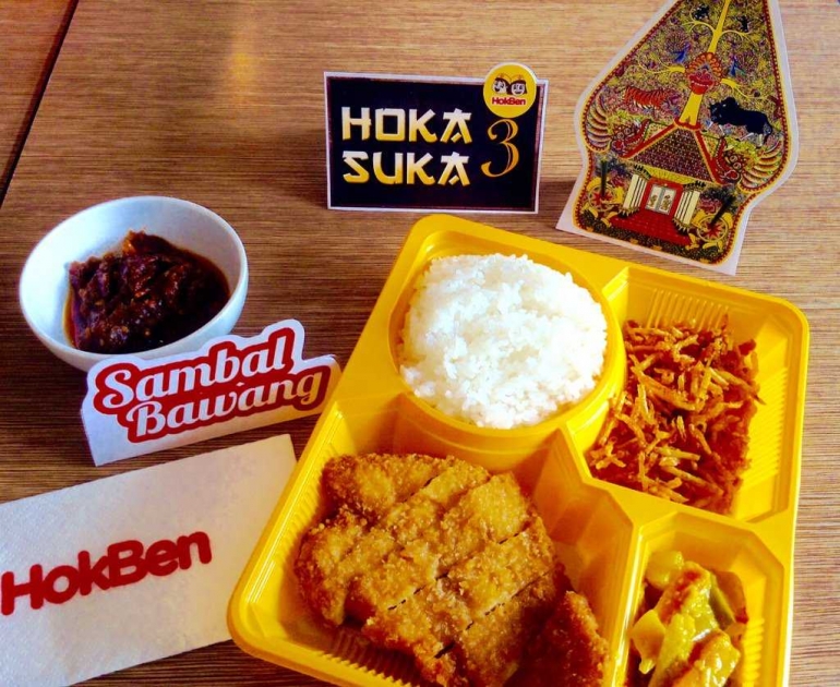 Hoka Suka 3 dengan chicken katsu, kering kentang, acar, dan sambal. (foto dokumentasi pribadi)