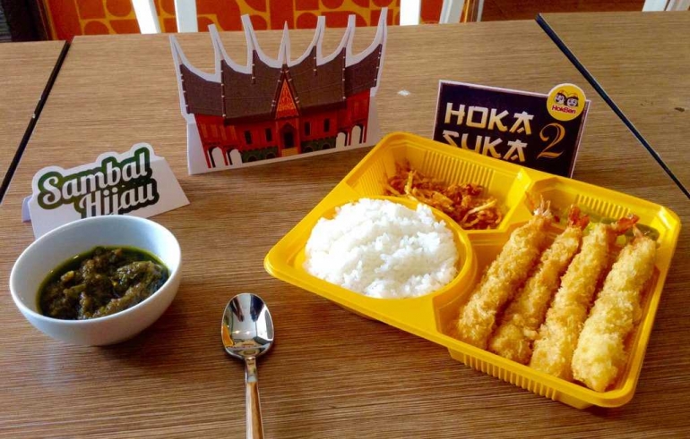 Hoka Suka 2 dengan ebi furai, kering kentang, acar, dan sambal. (foto dokumentasi pribadi)