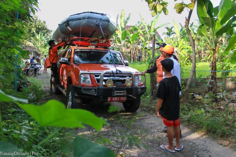 BPBD Ponorogo, Polri-TNI dan warga melakukan evakuasi