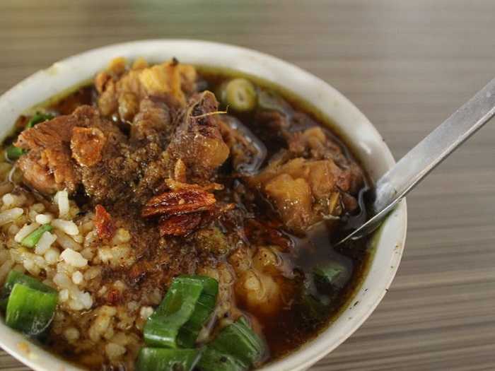 Nasi Grombyang (sumber: www.pesonanegeri.com)