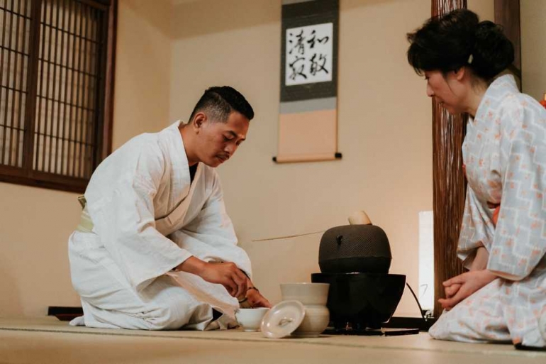 Sitting on Tatami in serenity of The Way of Tea. Photo credit: Vooya