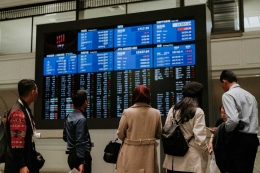 Dalam stock trading simulation di Tokyo Stock Exchange ini, Aldi berhasil meraih peringkat pertama. Credit foto: Vooya
