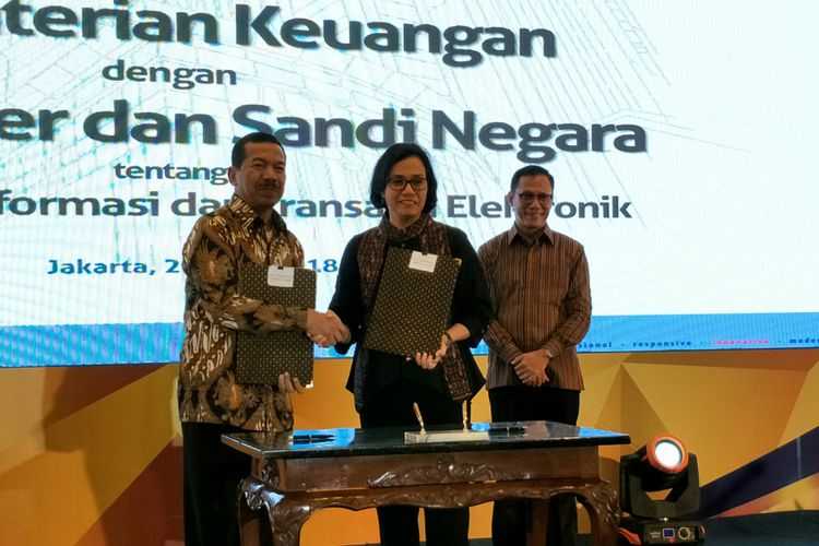 Menteri Keuangan Sri Mulyani, Kepada BPS Suhariyanto, dan Kepala BSSN Djoko Setiadi saat penandatanganan Memorandum of Understanding (MoU) di Kementerian Keuangan, Jakarta, Jumat (2/3/2018).
