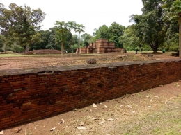 Tembok pembatas (Sumber foto: dokumentasi pribadi)