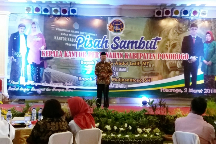 Kesan Mengenakan Seragam Pakaian Khas Warok Ponorogo Kesan Mengenakan Seragam Pakaian Khas Warok Ponorogo