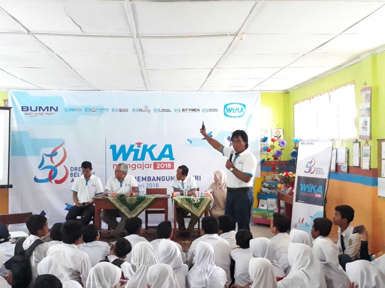 Pak Tam saat menyampaikan materi
